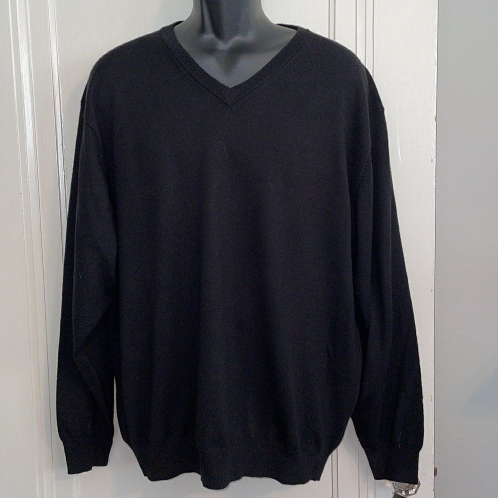 Jos A‎ Bank black V neck Italian merino wool sweater
